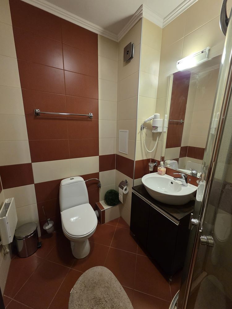 Herrliche Wohnung mit einem Schlafzimmer in einer Anlage in Sonnenstrand – Blick auf den Pool; Stil und Komfort