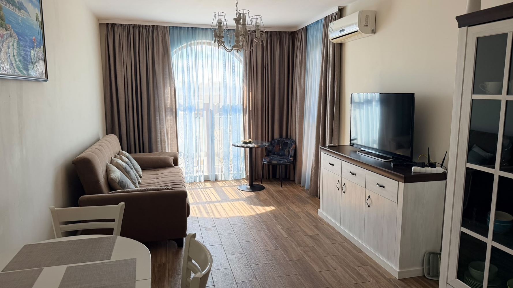 Zweizimmerwohnung mit Panoramablick, nur einen Schritt vom Meer entfernt in Ravda