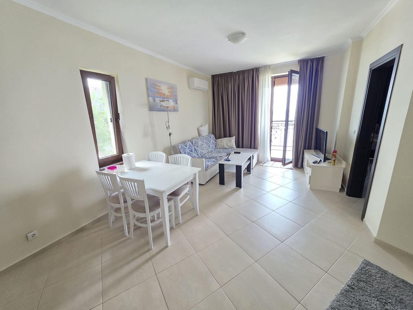 Zweizimmerwohnung in erster Meereslinie mit frontalem Meerblick in Nessebar