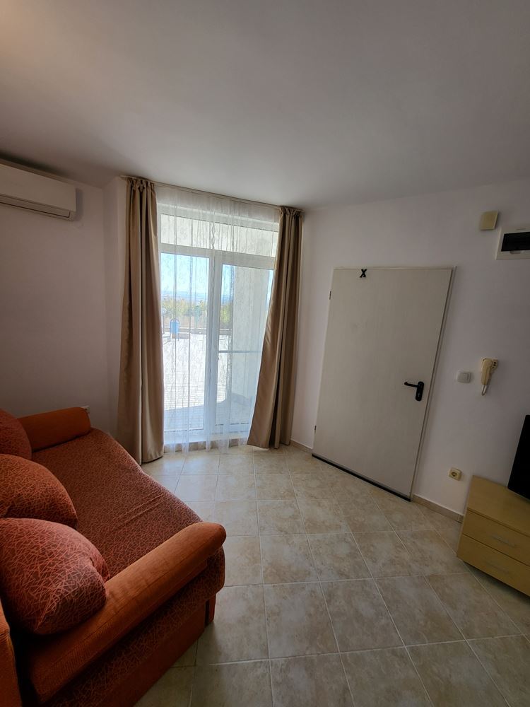 Kleine Zweizimmerwohnung mit direktem Zugang zum Pool – gemütliche Immobilie in einer Wohnanlage mit umfangreicher Infrastruktur nahe Sonnenstrand