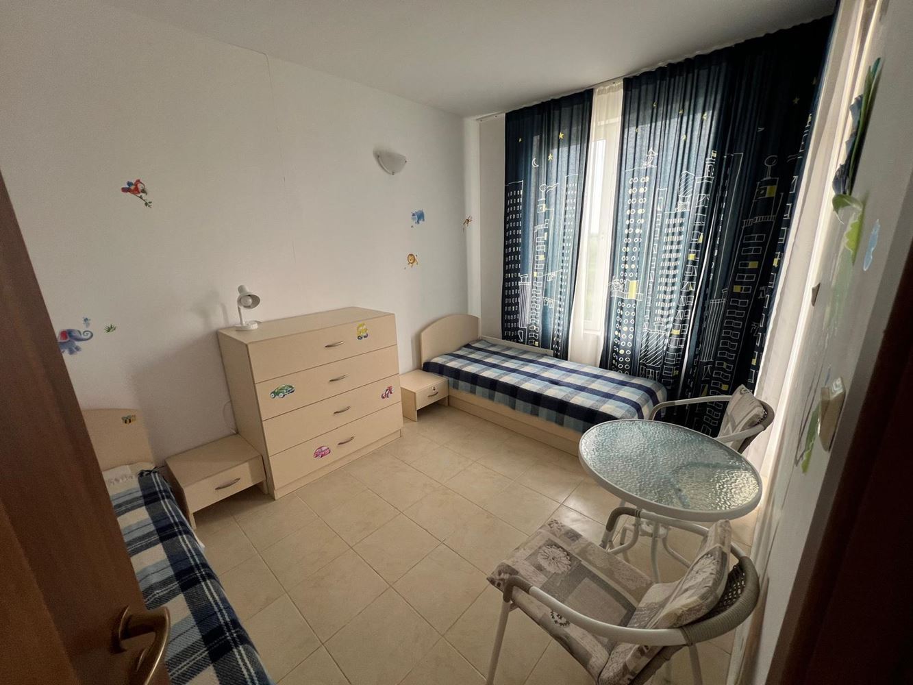 Wohnung mit zwei Schlafzimmern in einer ganzjährig geöffneten Wohnanlage am Meer – bezugsfertig