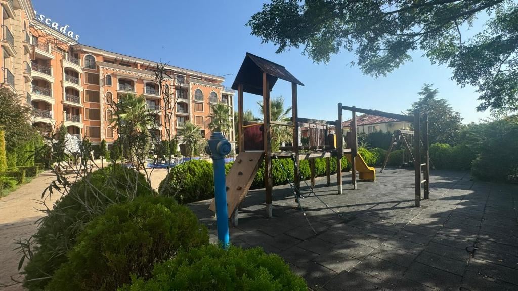 Wunderschöne Wohnung mit einem Schlafzimmer in Ravda mit Pools und hervorragenden Annehmlichkeiten – ideal für Urlaub und Investition