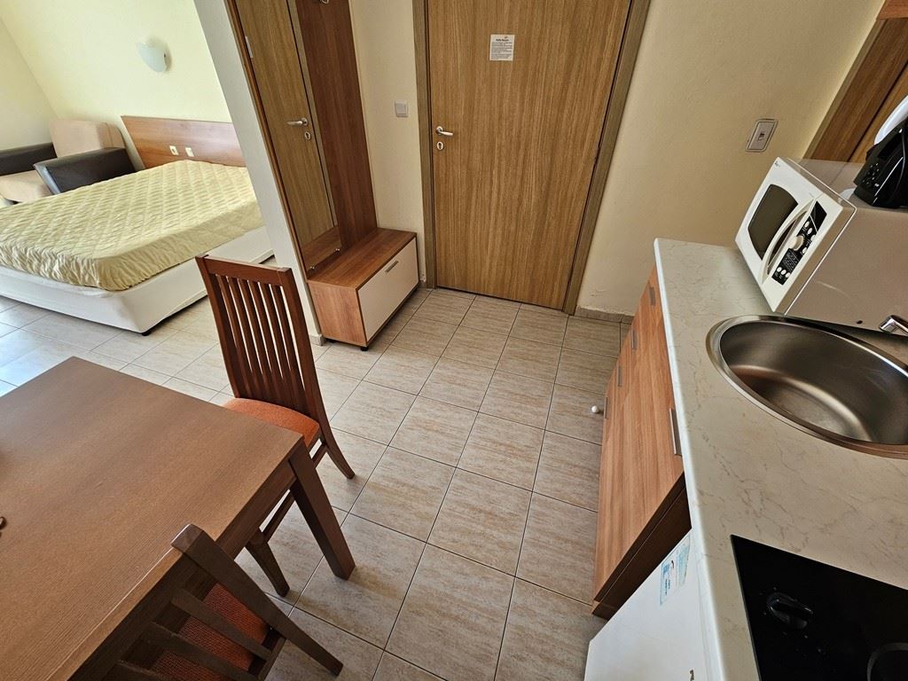 Stilvolles Studio mit Panoramablick auf den Pool in Sunny Beach – bezugsfertig und ideal zur Investition