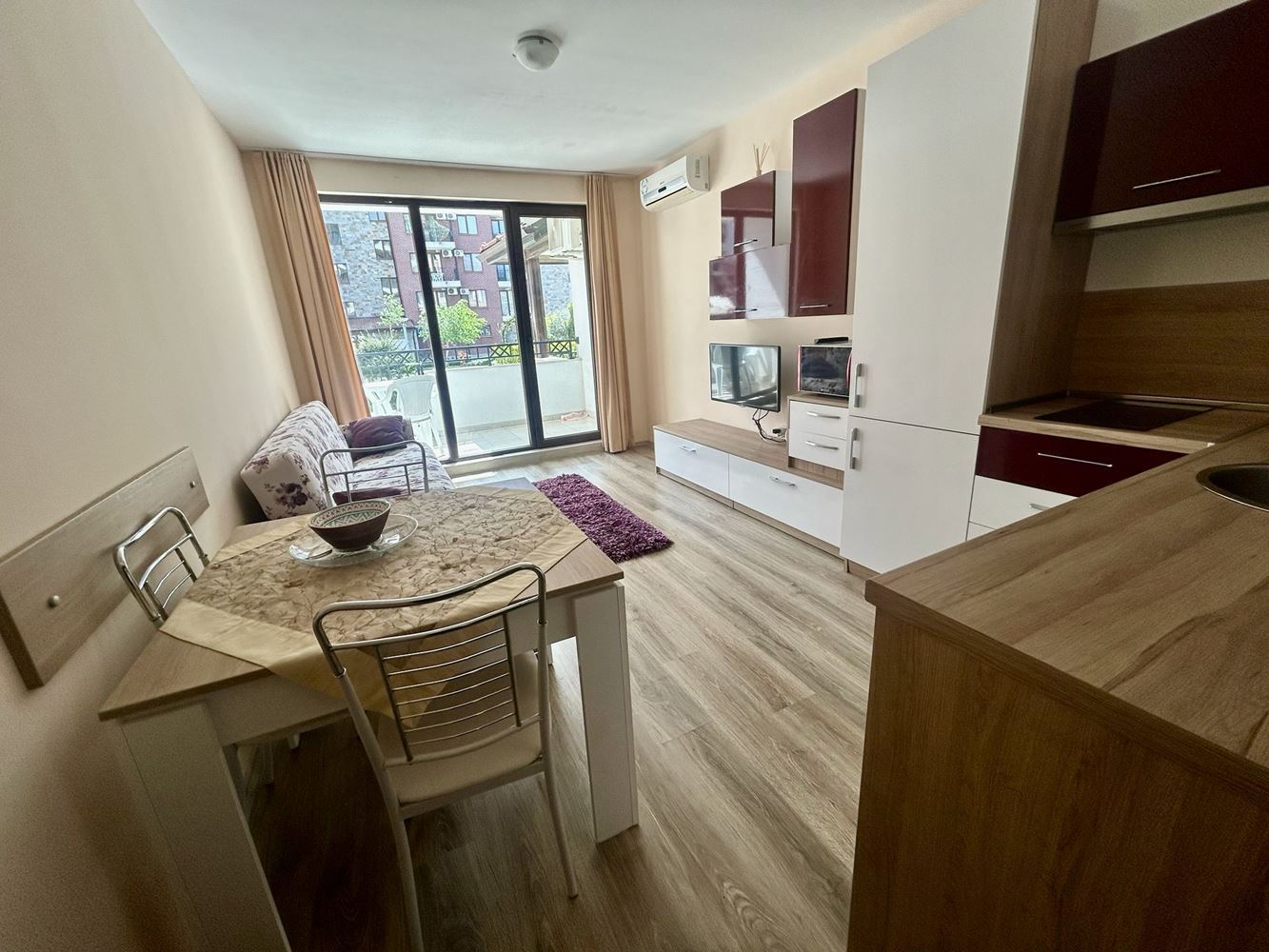 Komfortable 2-Zimmer-Wohnung mit direktem Zugang zum Pool in Nessebar – ein außergewöhnlich praktisches Angebot