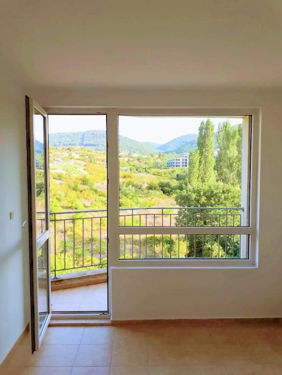 Geräumige 3-Zimmer-Wohnung mit traumhaftem Panoramablick auf das Meer in Sveti Vlas – Komfort, Ruhe und hervorragende Lage