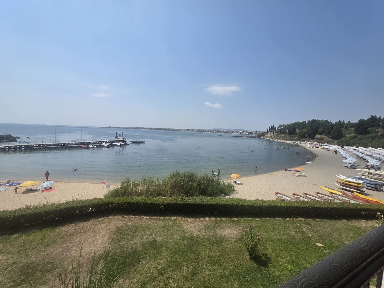 Zweizimmerwohnung in erster Meereslinie mit frontalem Meerblick in Nessebar