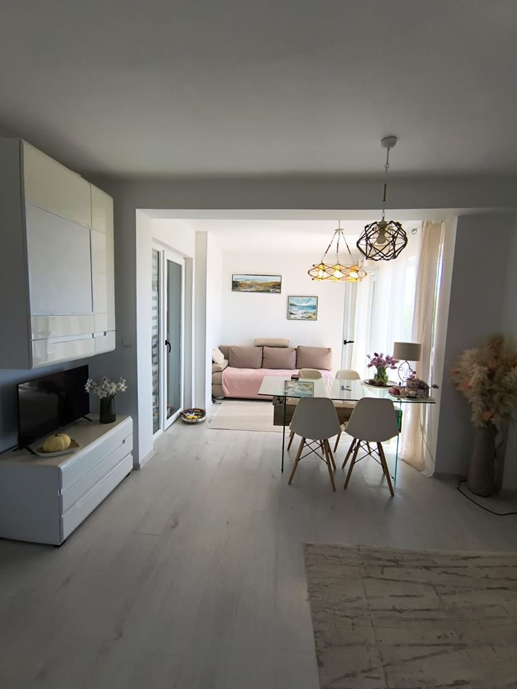 Renovierte Zwei-Schlafzimmer-Wohnung mit Panoramablick in einer modernen Anlage nahe Sonnenstrand