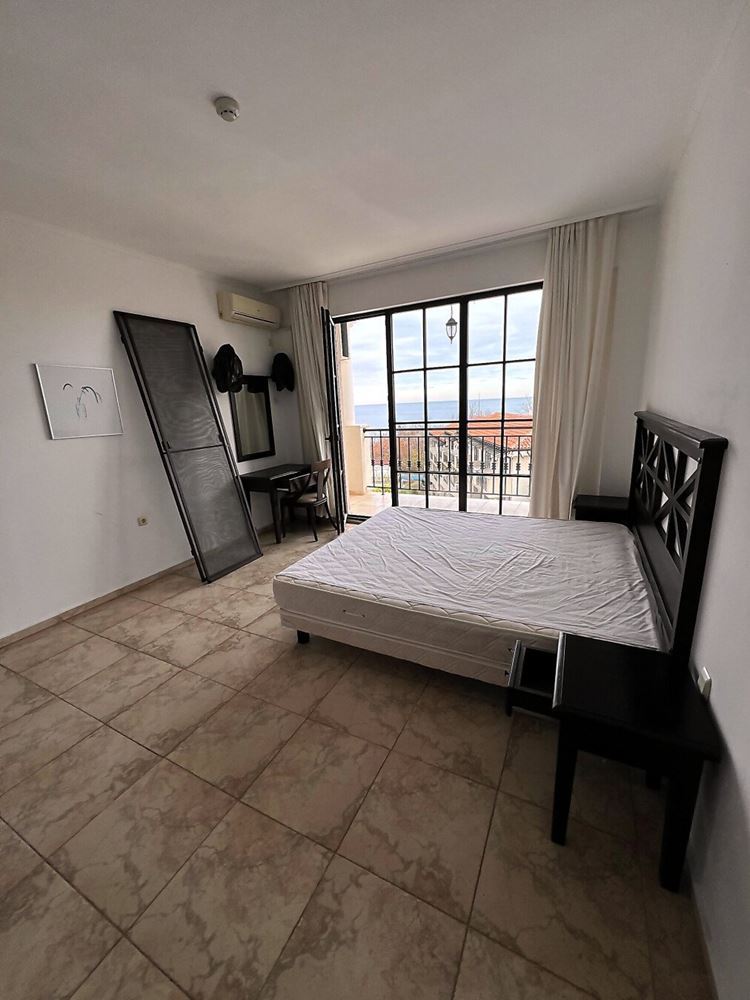 Luxuriöse Drei-Zimmer-Wohnung mit Panoramablick auf das Meer und den Pool – erste Meereslinie in Obzor!