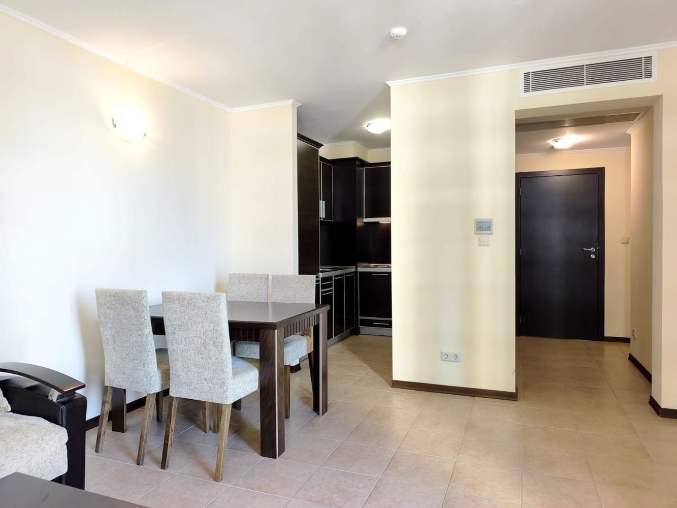 Luxuriöse Zweizimmerwohnung in erster Meereslinie in Pomorie – Komfort und maritimes Ambiente