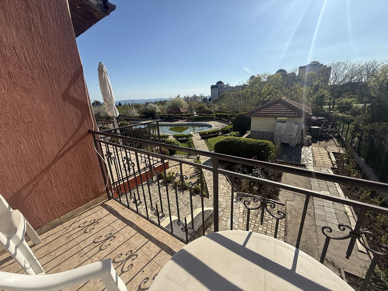 Zwei-Zimmer-Wohnung in Sveti Vlas – 300 m vom Meer entfernt, hervorragende Infrastruktur und Ratenzahlung bis Jahresende