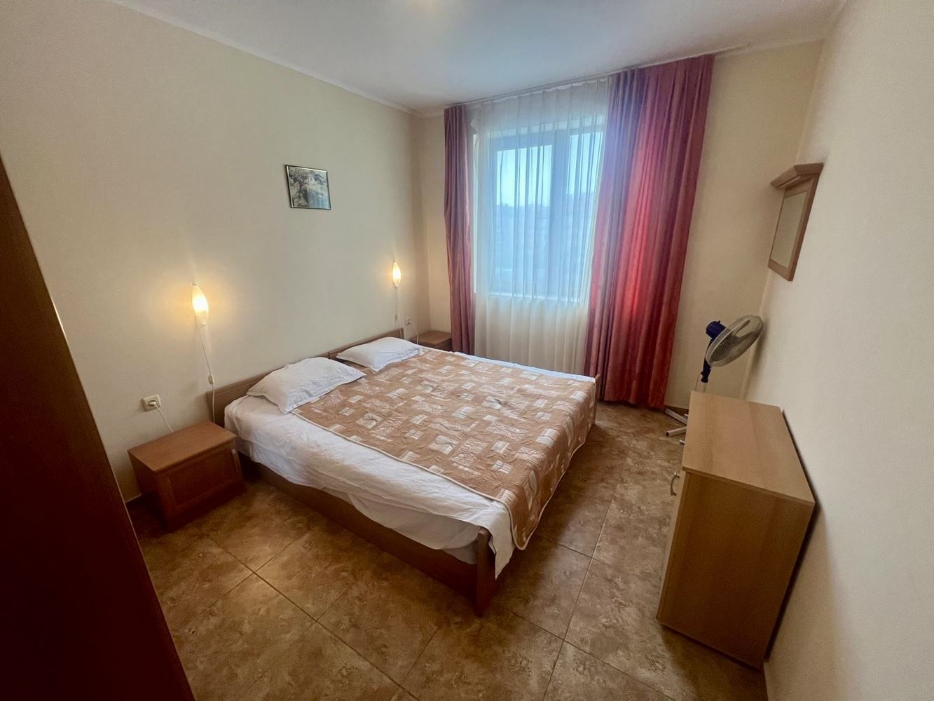 Geräumige Drei-Zimmer-Wohnung mit Poolblick in einer prestigeträchtigen Anlage in Nessebar