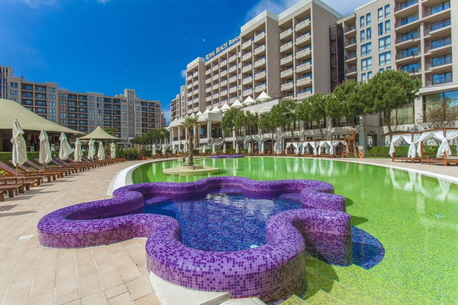 Luxuriöse Wohnung mit einem Schlafzimmer und Panoramablick auf das Meer in einer prestigeträchtigen Wohnanlage in Sonnenstrand
