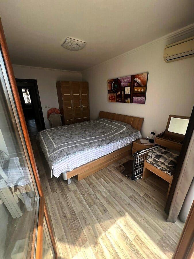 Geräumige Vier-Zimmer-Wohnung mit einzigartigem Panoramablick über die gesamte Bucht in Sveti Vlas