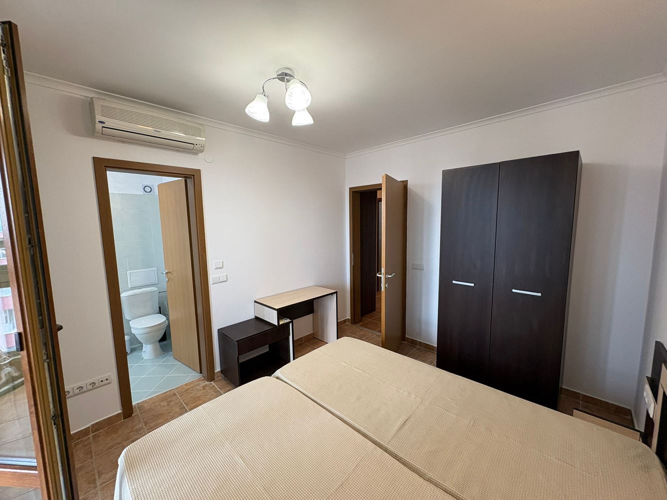 Panoramische Zwei-Zimmer-Wohnung in erster Meereslinie in Pomorie mit direktem Meerblick