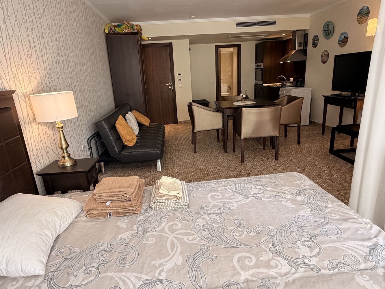 Exklusives Studio mit Garten und direktem Poolzugang – 100 m vom Meer in Sonnenstrand