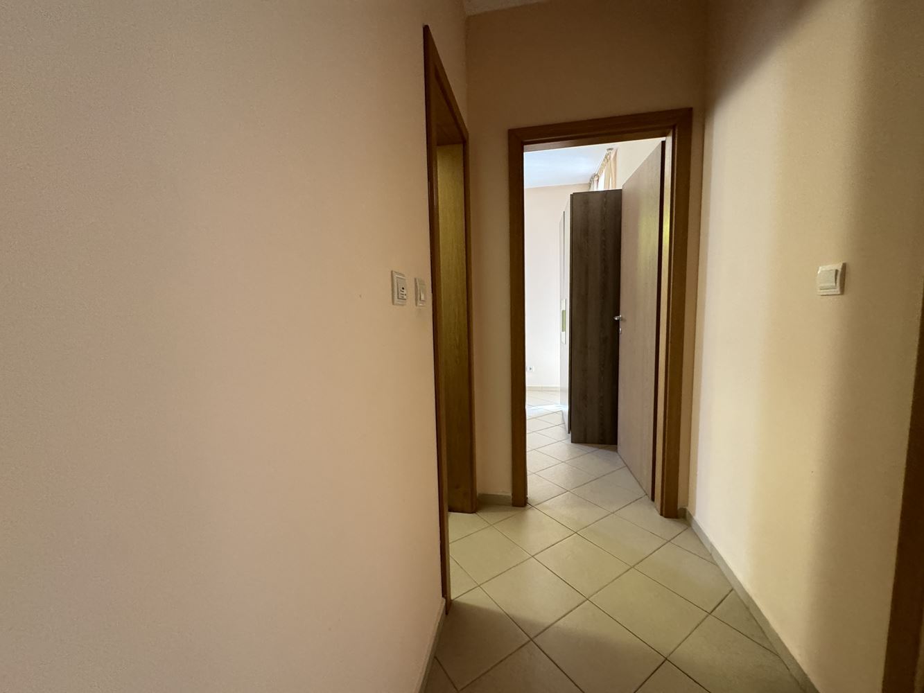Geräumige 3-Zimmer-Wohnung in erster Meereslinie in Sveti Vlas – Meer- und Poolblick