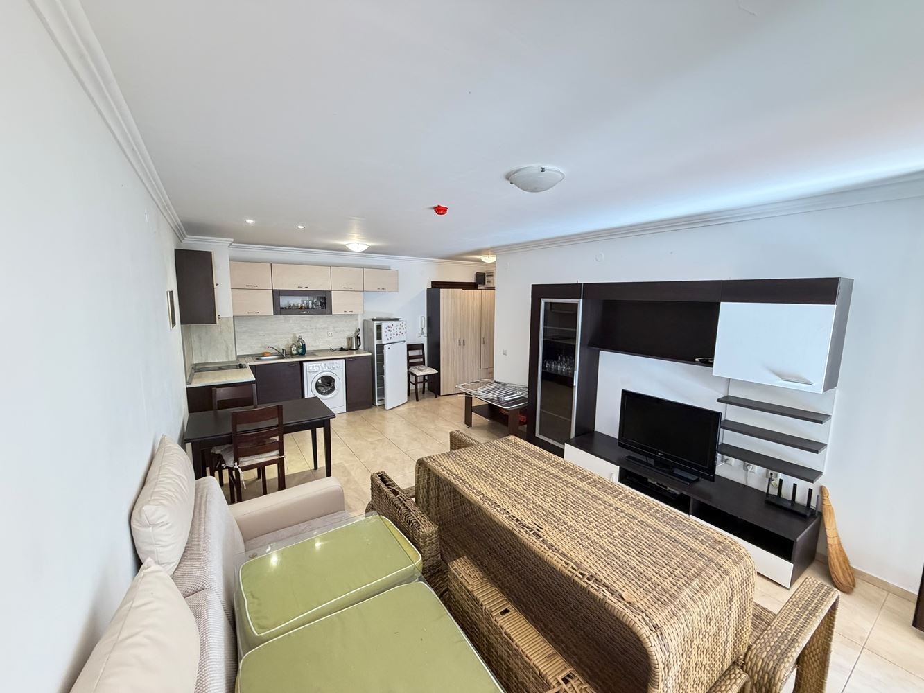 Wohnung in erster Meereslinie mit direktem Strandzugang in Sveti Vlas – privater Garten direkt an der Wohnung