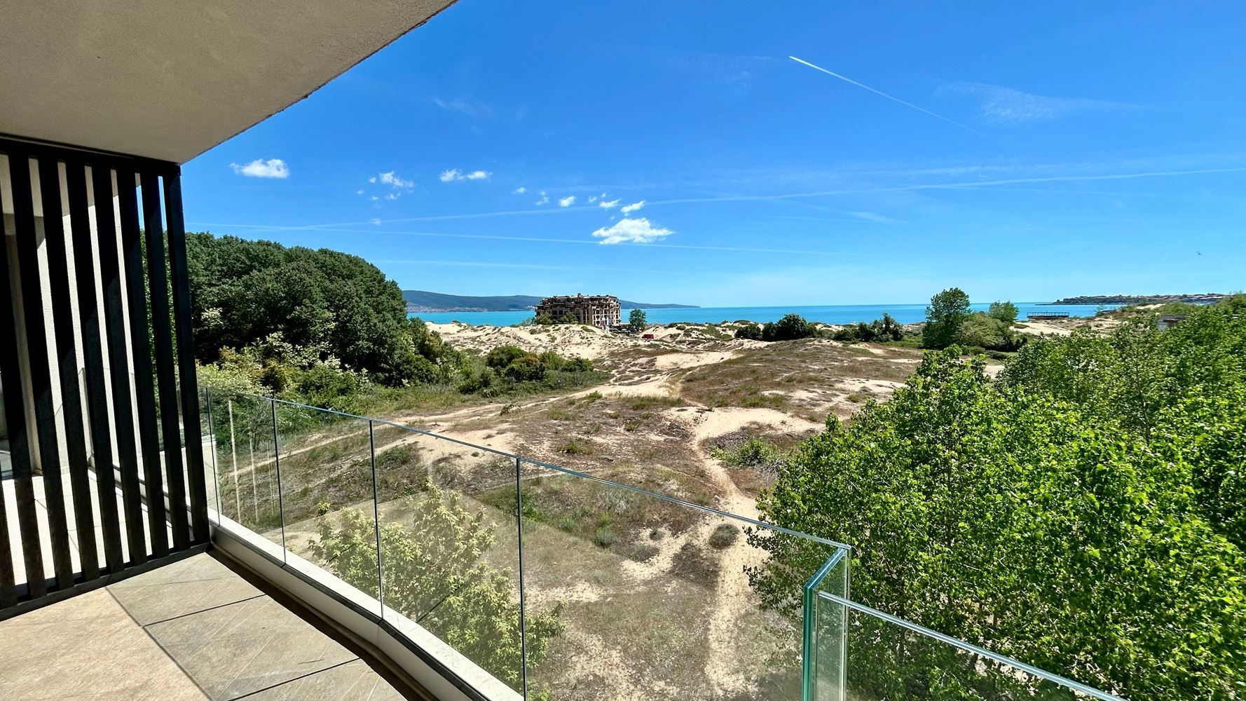 Elegante 3-Zimmer-Wohnung mit Panoramablick auf das Meer in erster Meereslinie in Sonnenstrand