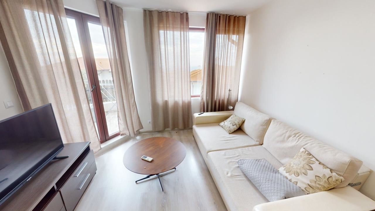 3-Zimmer-Wohnung mit Bergpanorama in einer ganzjährig betriebenen Anlage in der Region Sonnenstrand