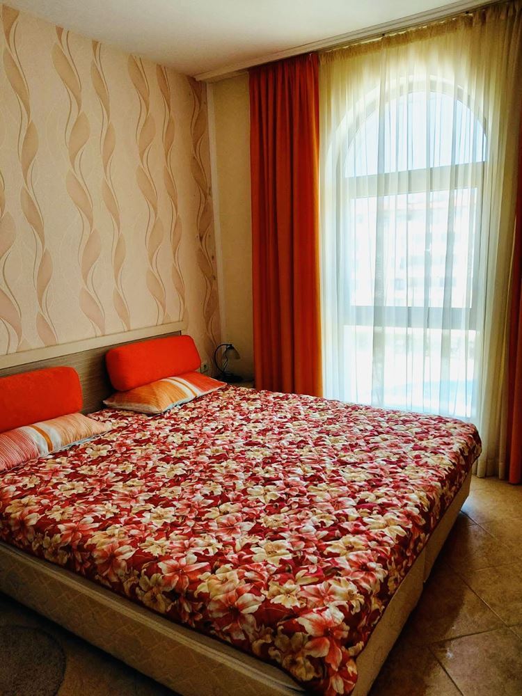 Meereskomfort mit Poolblick – Wohnung mit einem Schlafzimmer in einer prestigeträchtigen Anlage in Sonnenstrand