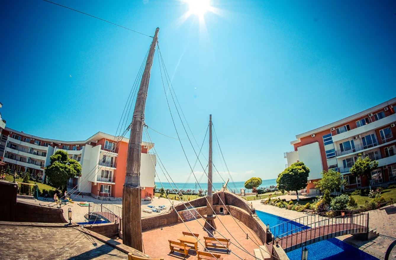 Wunderschönes Apartment in erster Meereslinie in einer prestigeträchtigen Wohnanlage nahe Elenite und Sveti Vlas