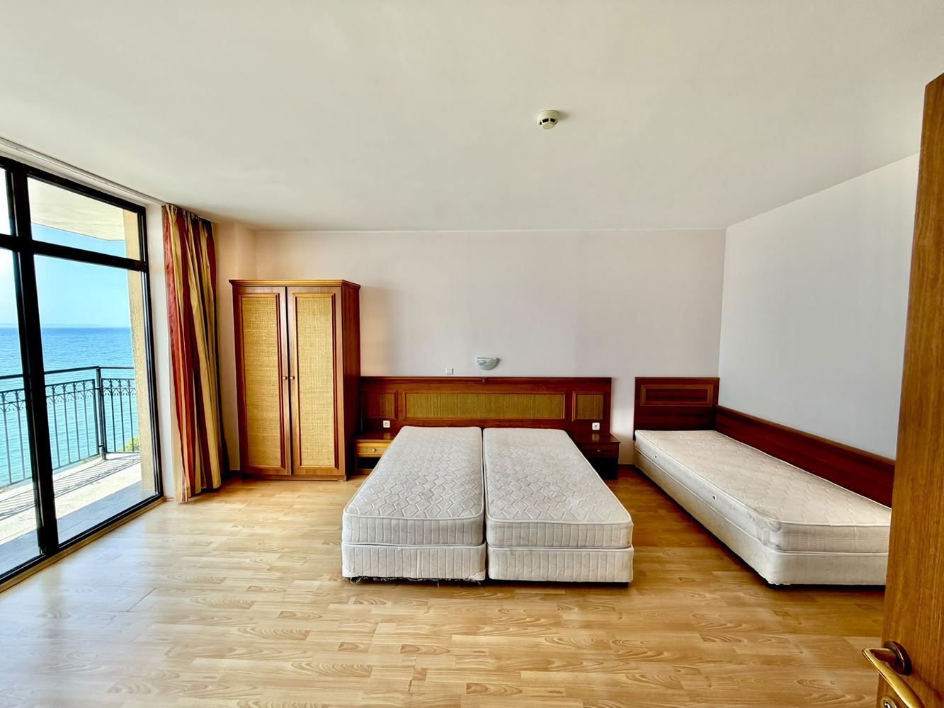 2-Zimmer-Wohnung mit Panoramablick auf das Meer in erster Meereslinie in Sveti Vlas