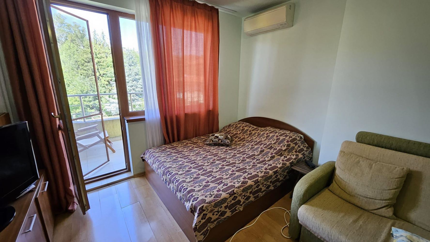 Meerblick und Komfort nur 100 Meter vom Strand entfernt! Möblierte Zweizimmerwohnung in einer Wohnanlage in Byala