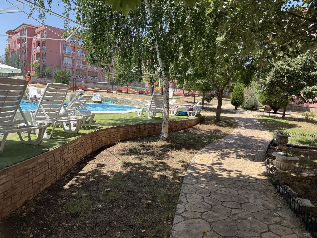 Möblierte Ein-Zimmer-Wohnung mit Poolblick in Sonnenstrand