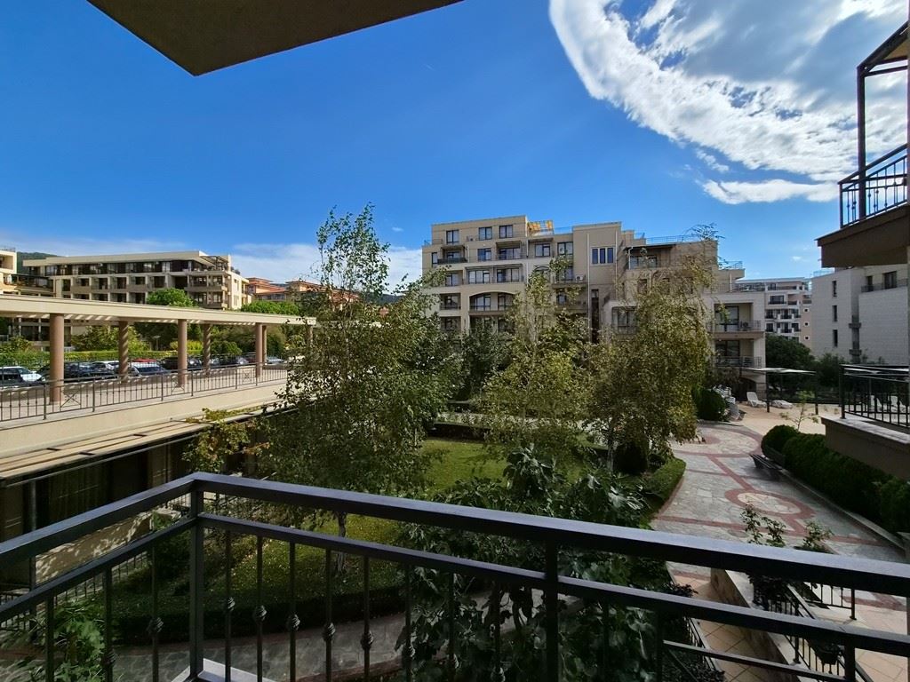 Wohnung in Sveti Vlas 300 m vom Strand entfernt – hervorragende Lage, Luxuskomplex mit mediterraner Atmosphäre