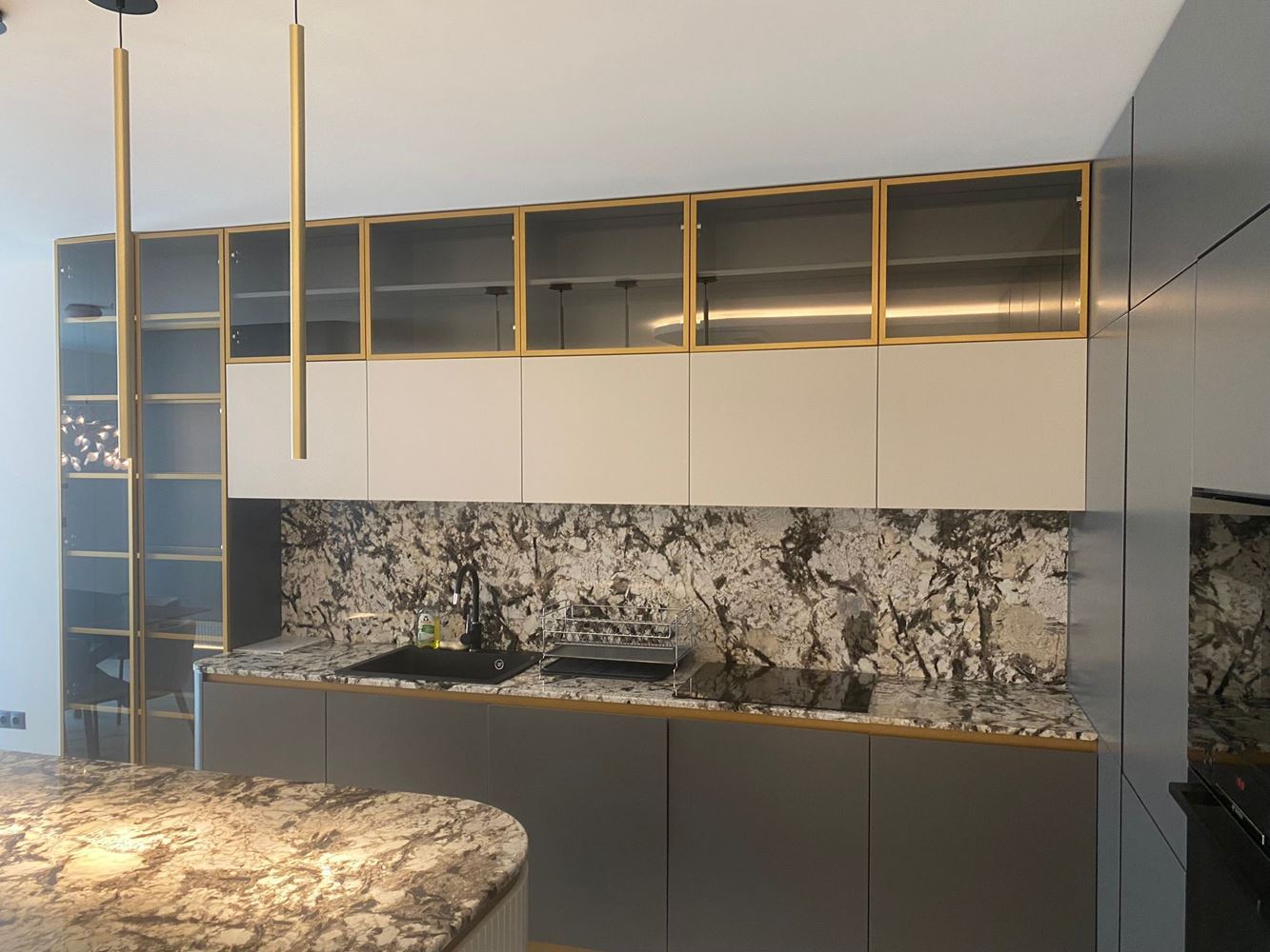 Elegante und großzügige 3-Zimmer-Wohnung in erster Meereslinie in Nessebar – Panoramablick auf das Meer und Premium-Komfort