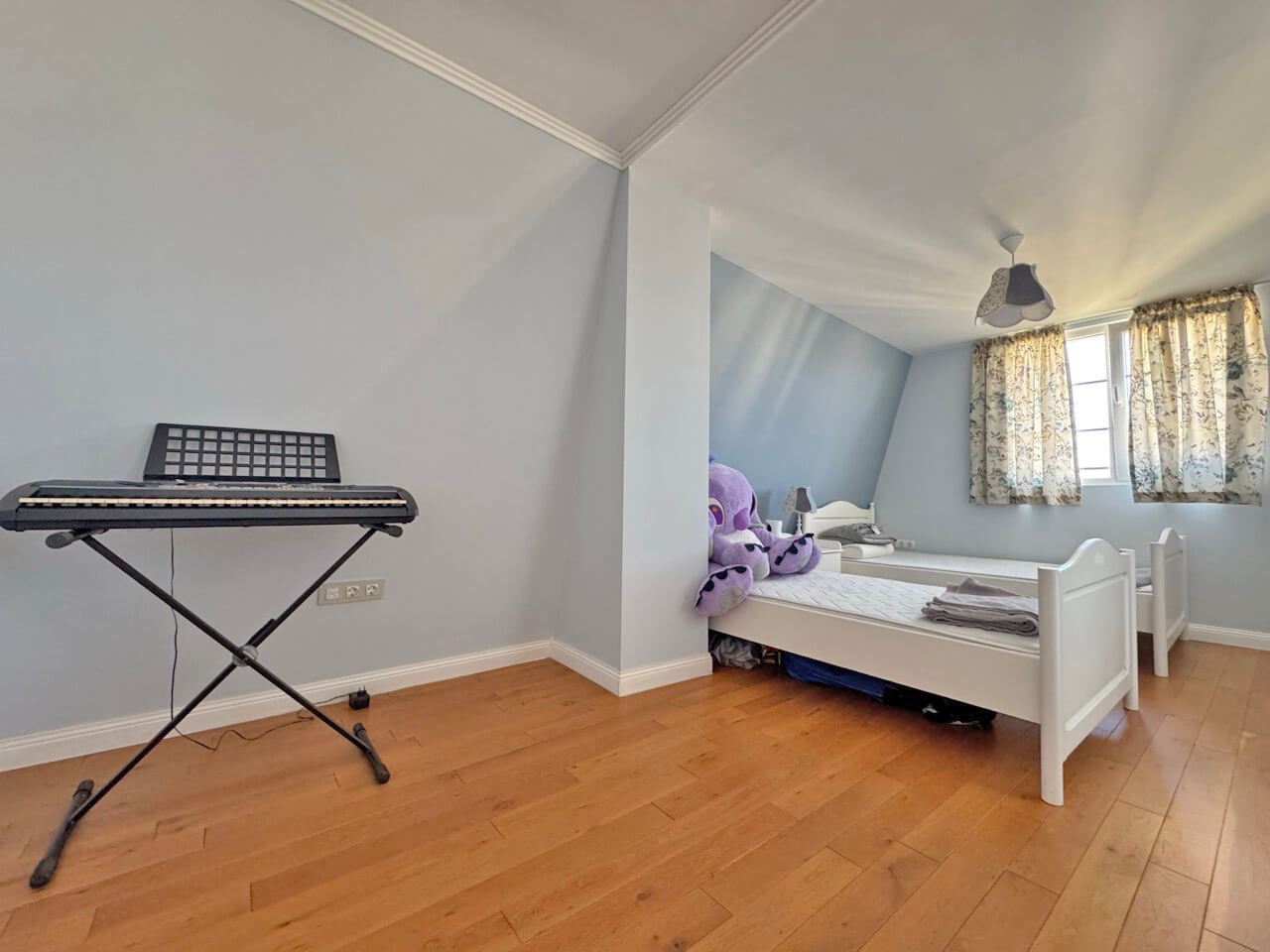 Luxuriöse Maisonette mit drei Schlafzimmern in Sonnenstrand – Großzügigkeit, Stil und Komfort. Niedrige Instandhaltungsgebühr!
