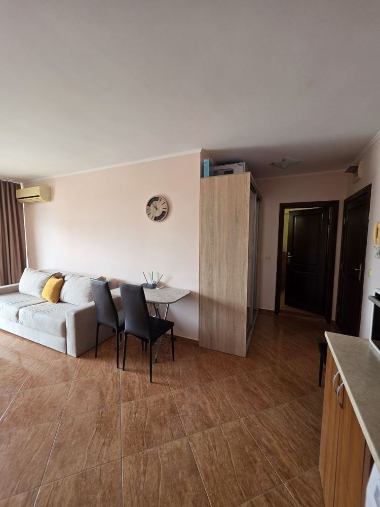 Studio mit Poolblick in Sveti Vlas – eine ausgezeichnete Option für Investition, Wohnen oder Sommerurlaub