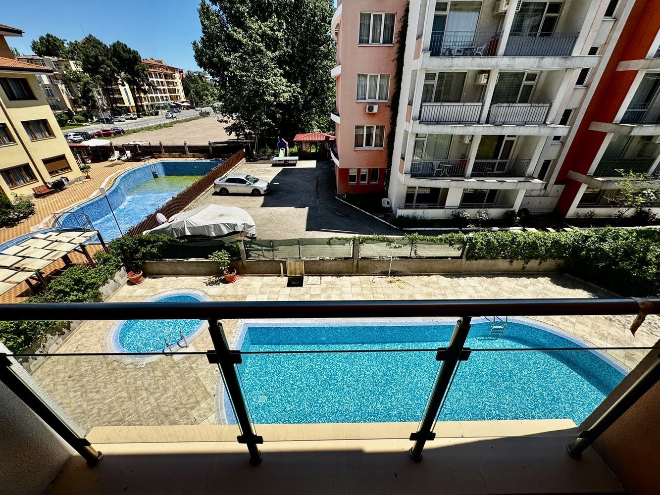 Entdecken Sie Ihr neues Zuhause am Meer - eine Drei-Zimmer-Wohnung im zentralen Teil von Sonnenstrand