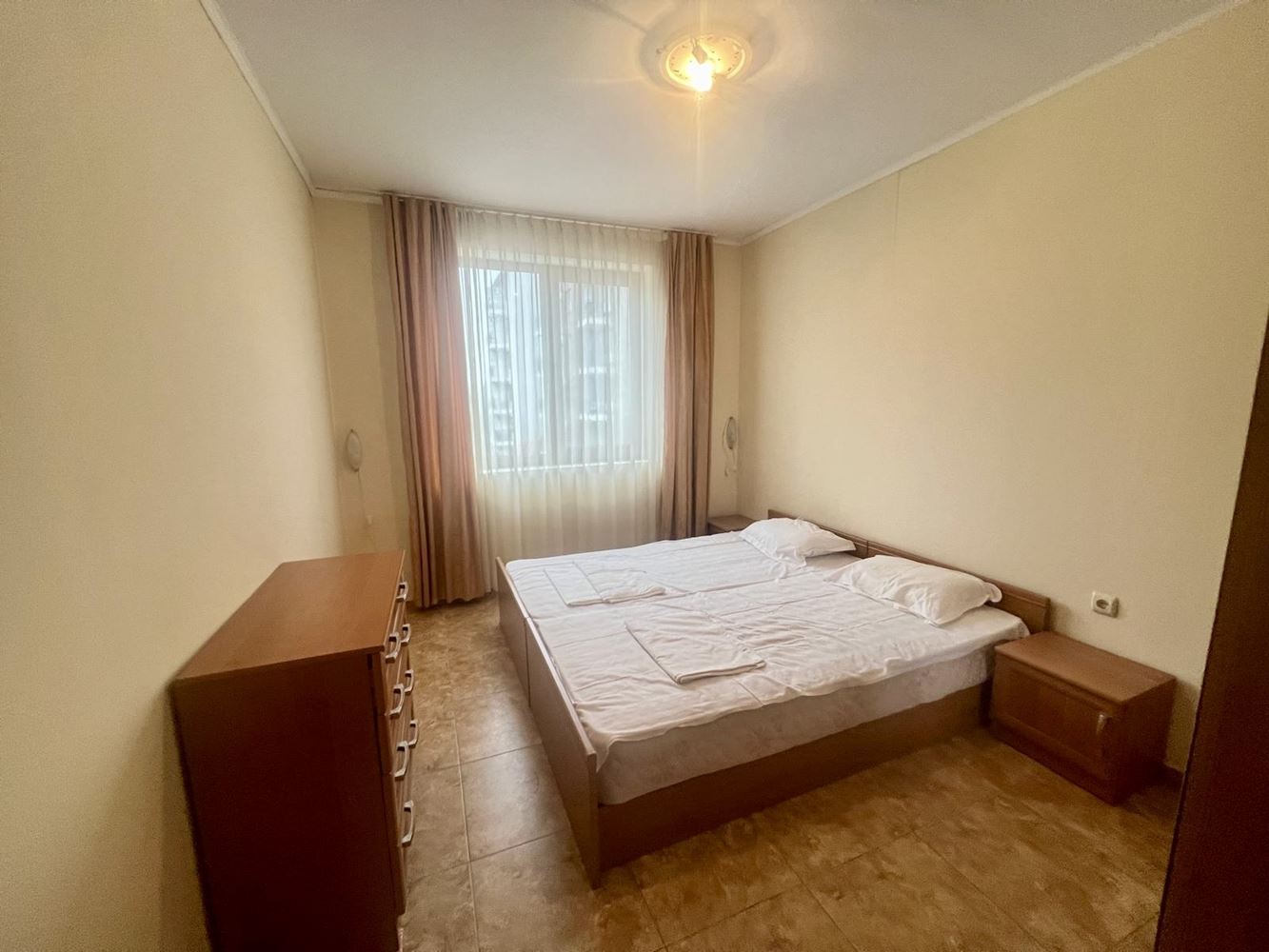 Geräumige Drei-Zimmer-Wohnung mit Poolblick in einer prestigeträchtigen Anlage in Nessebar