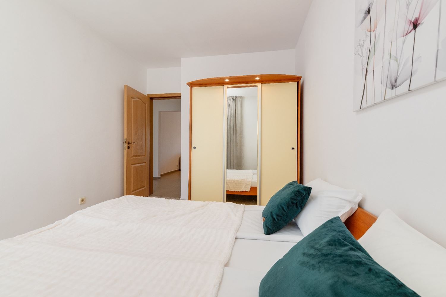 Geräumige Wohnung mit Poolblick in Sonnenstrand – eine ausgezeichnete Wahl für Urlaub und Investition