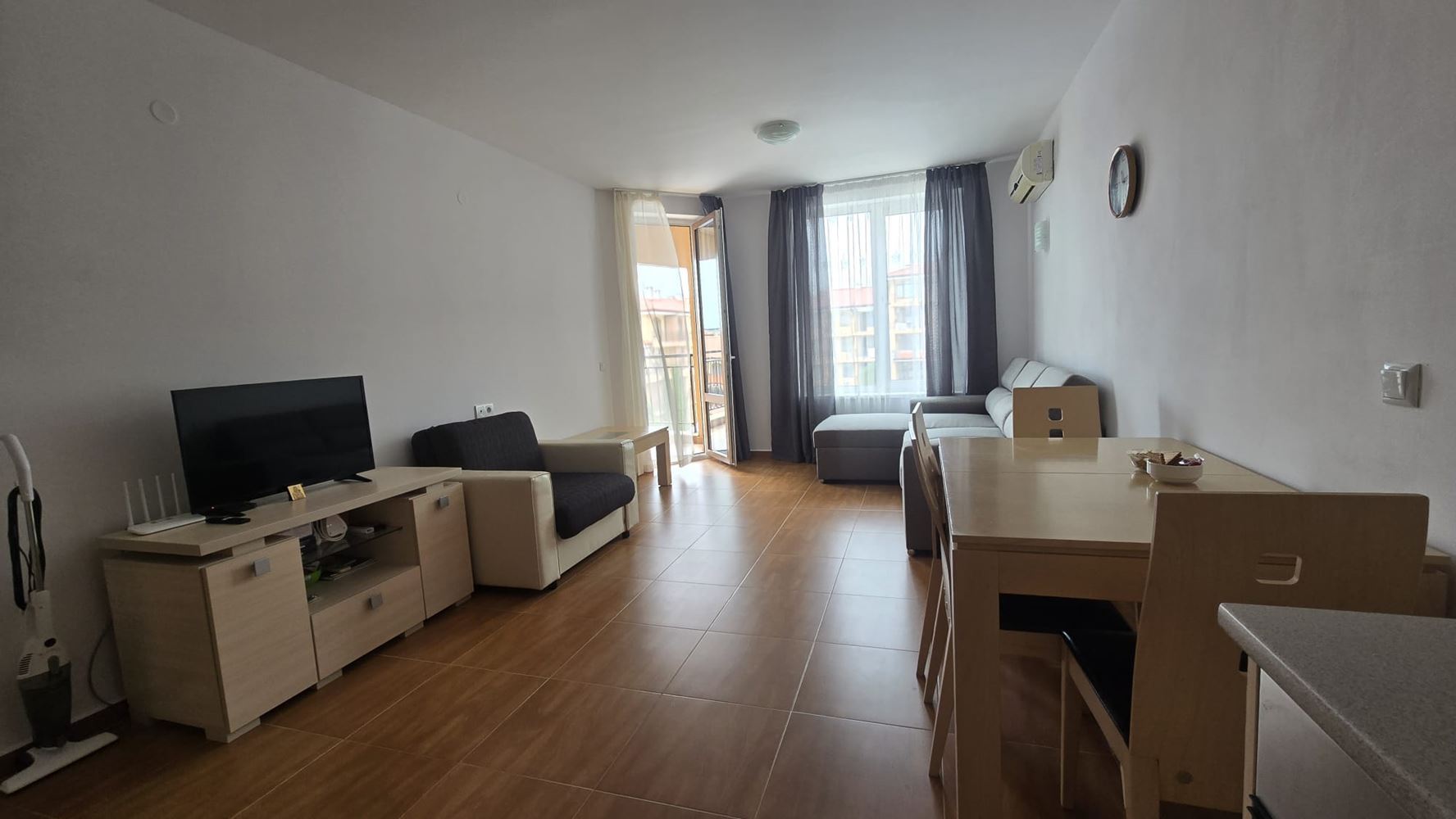Zweizimmerwohnung mit Poolblick in Sveti Vlas – nur wenige Meter vom Meer entfernt