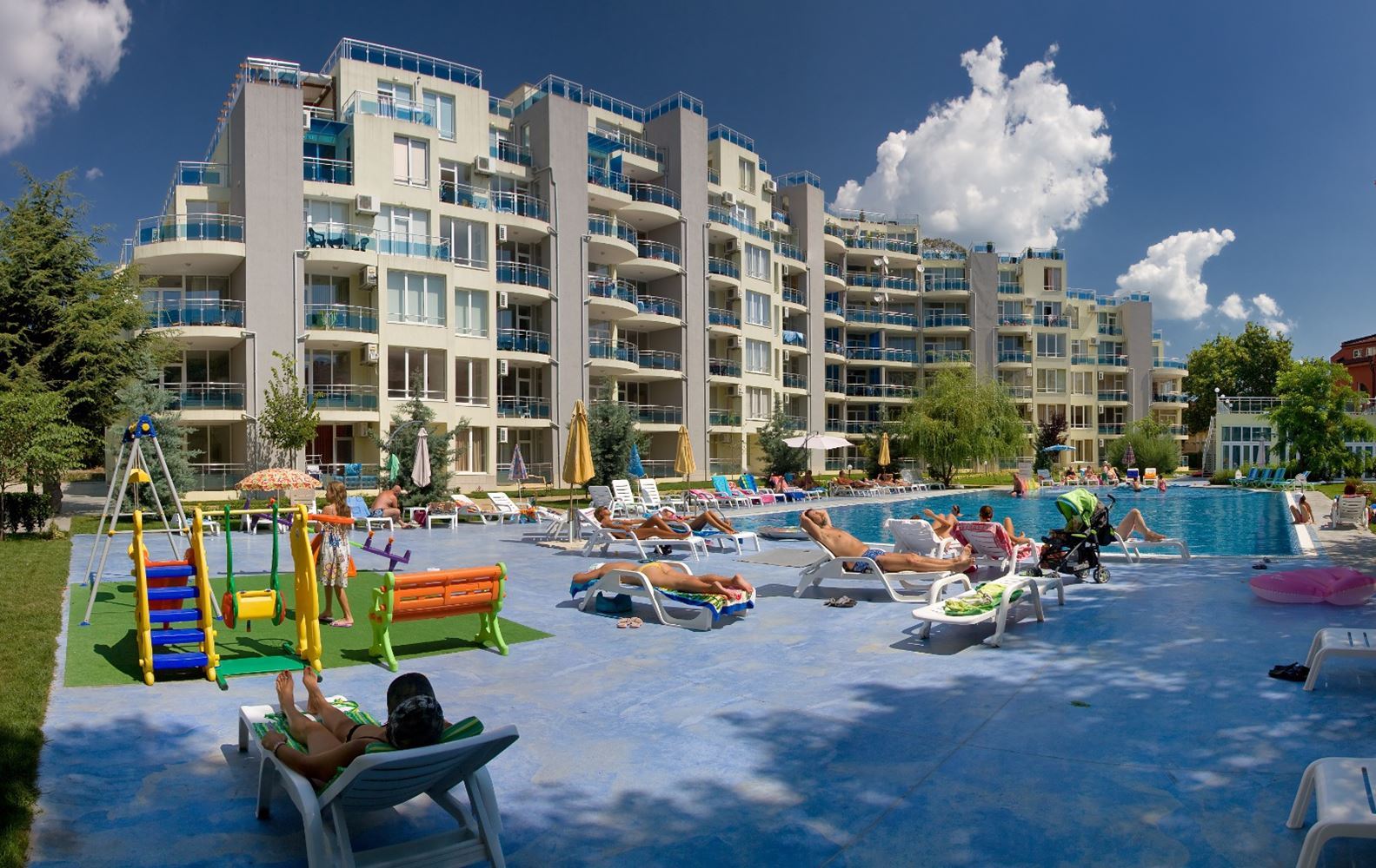 Sonniges und großzügiges Studio mit Meerblick in Ravda – 100 m vom Strand entfernt, in einer gepflegten Anlage mit Pool und Grünflächen