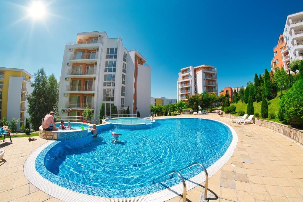 3-Zimmer-Wohnung in einer Wohnanlage mit umfangreicher Infrastruktur in Sveti Vlas