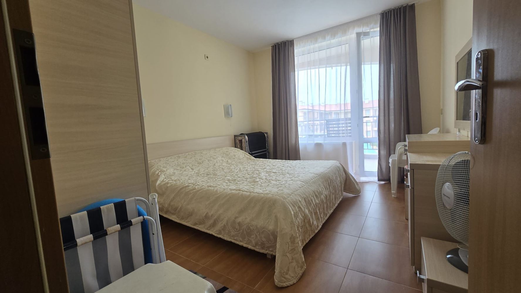 Zweizimmerwohnung mit Poolblick in Sveti Vlas – nur wenige Meter vom Meer entfernt