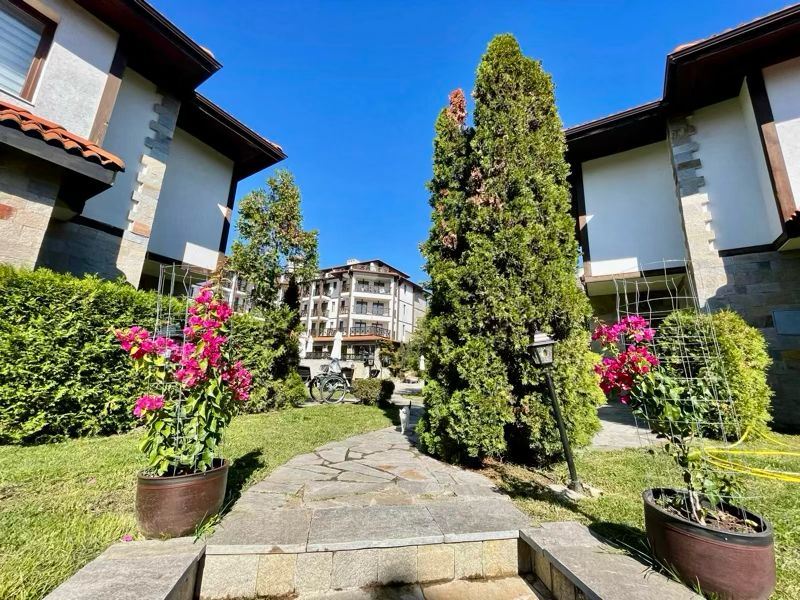 Geräumiges voll möbliertes Studio mit Poolblick in Sunny Beach – Komfort, Ruhe und hervorragende Investition