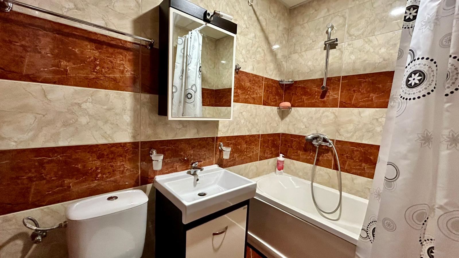 Sveti Vlas – Drei-Zimmer-Wohnung mit direktem Panoramablick auf das Meer in einer Anlage in erster Linie