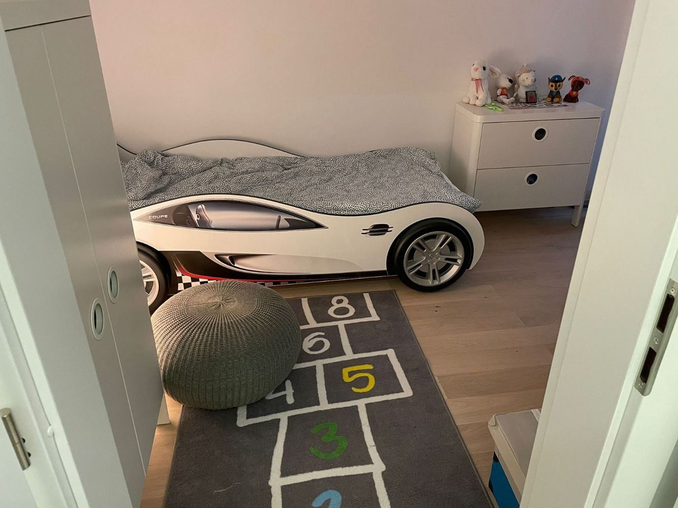 Geräumige Fünfzimmerwohnung mit Meerpanorama in Pomorie – Komfort, Stil und Funktionalität für eine große Familie
