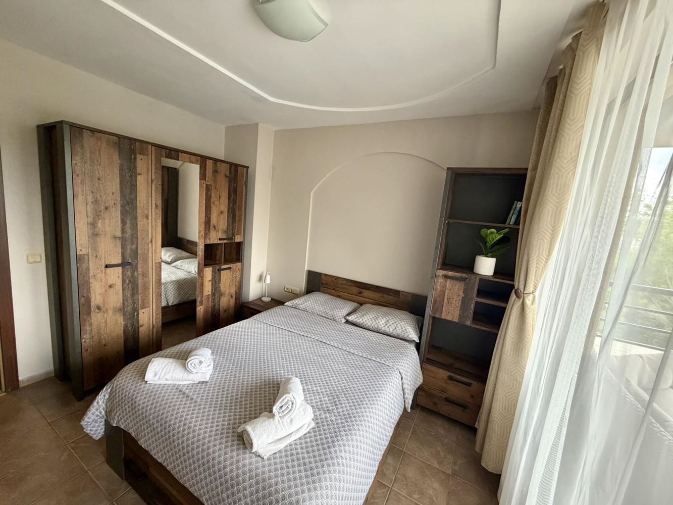 Möblierte Zwei-Zimmer-Wohnung (Wohnung mit einem Schlafzimmer) in einem Elite-Komplex mit Pools und Sportanlagen