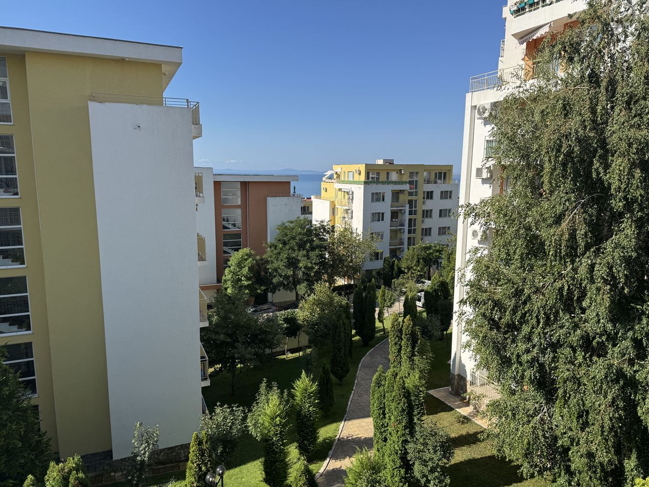 Geräumiges Studio in Sveti Vlas mit schönem Blick auf den Pool – hervorragende Investition am Meer