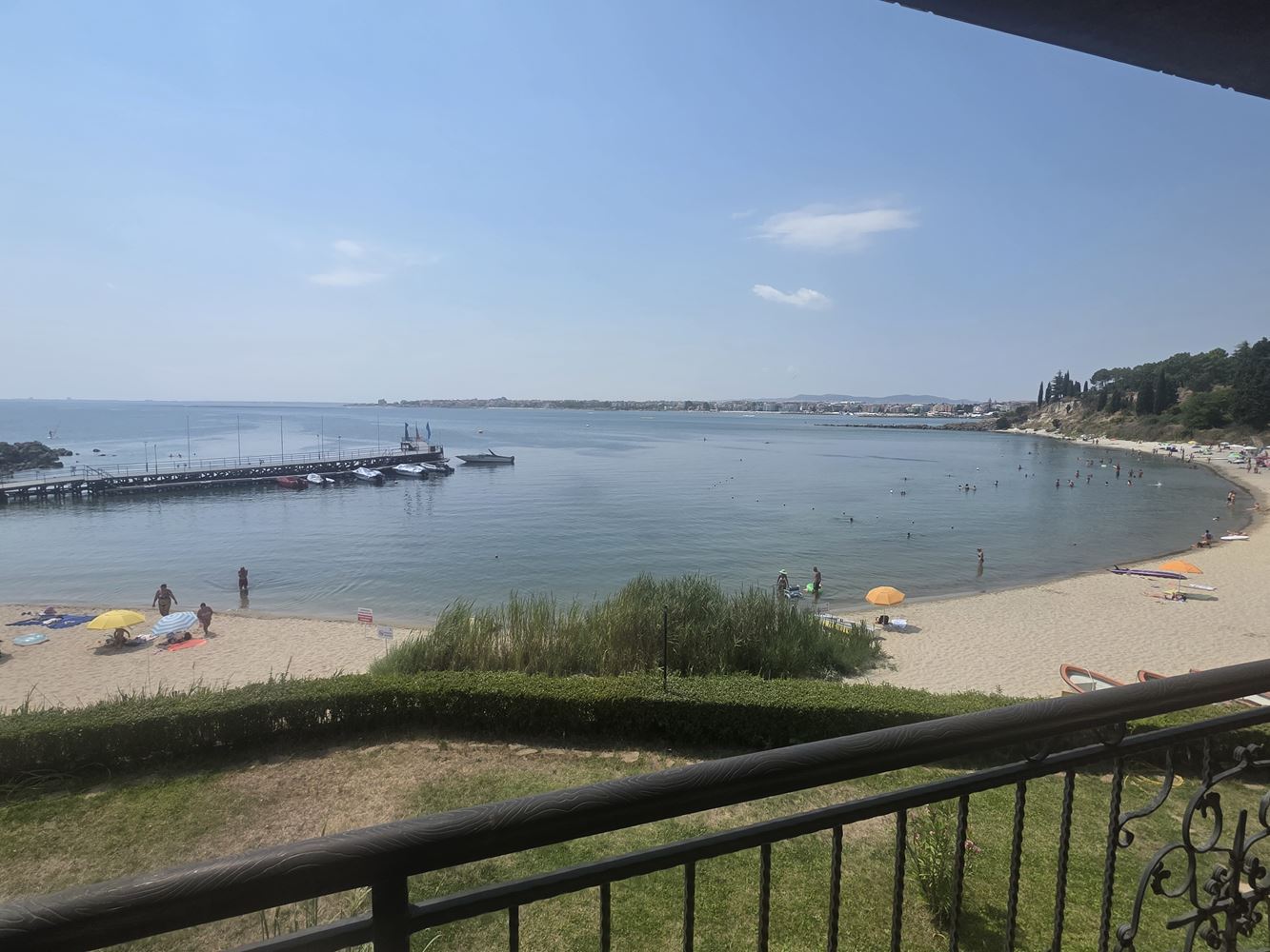 Zweizimmerwohnung in erster Meereslinie mit frontalem Meerblick in Nessebar