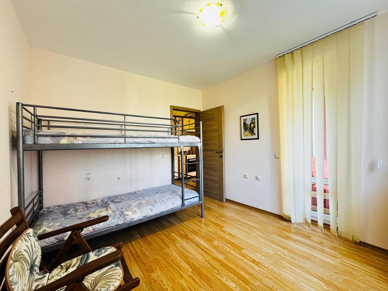 Gemütliche Drei-Zimmer-Wohnung im Erdgeschoss in Sonnenstrand – hervorragende Investition nahe Aquapark und Meer