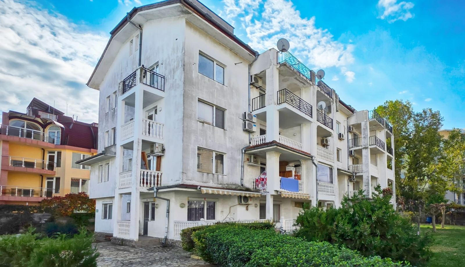 Stilvoll renovierte 3-Zimmer-Wohnung in einer gepflegten Anlage in Sonnenstrand – Komfort, Ruhe und ausgezeichnete Lage