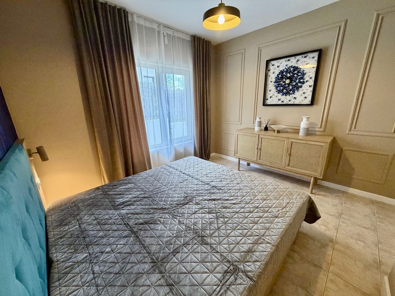 Stilvolle, modern möblierte Zweizimmerwohnung mit einem Schlafzimmer und Blick auf den Pool in Sveti Vlas