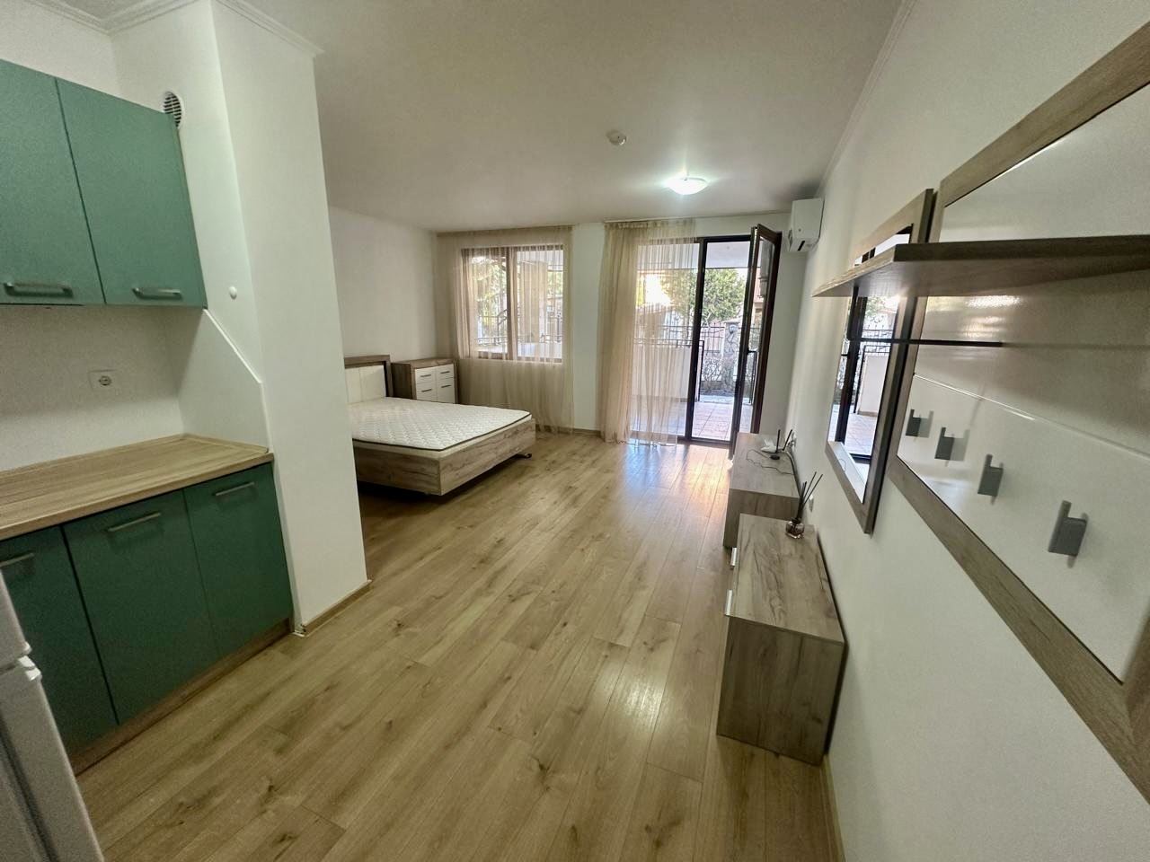 Geräumiges Erdgeschoss-Studio mit großer Terrasse und Möglichkeit zur Ein-Zimmer-Wohnung – Sicherheit und Komfort in Nessebar