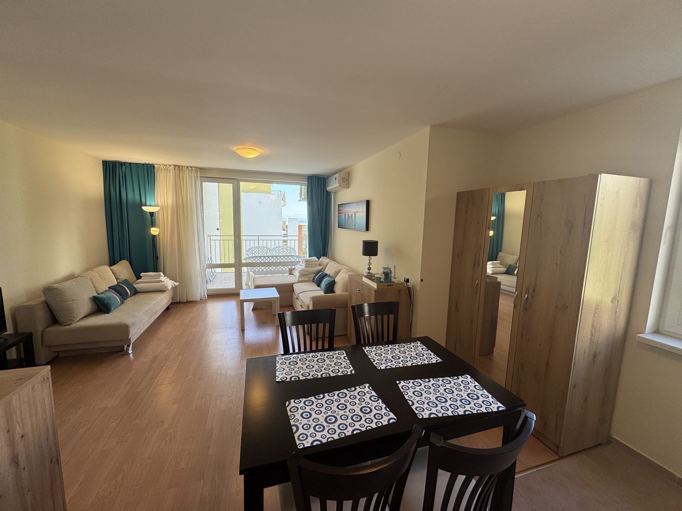 Geräumiges Studio in Sveti Vlas mit schönem Blick auf den Pool – hervorragende Investition am Meer